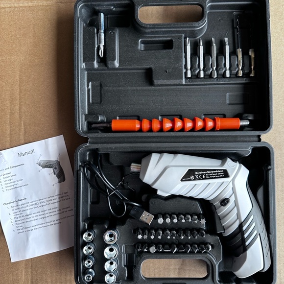 Cordless Screwdriver Set, Rechargeable, with attachments, New in Hard Case - Picture 3 of 9